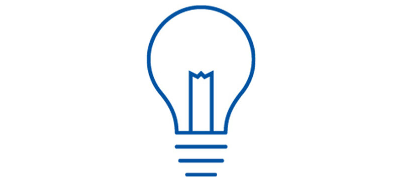 Un symbole d’ampoule électrique blanche sur fond bleu