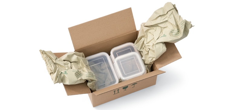 Un carton contenant un récipient de denrées alimentaires et des bandes de rembourrage en papier végétal